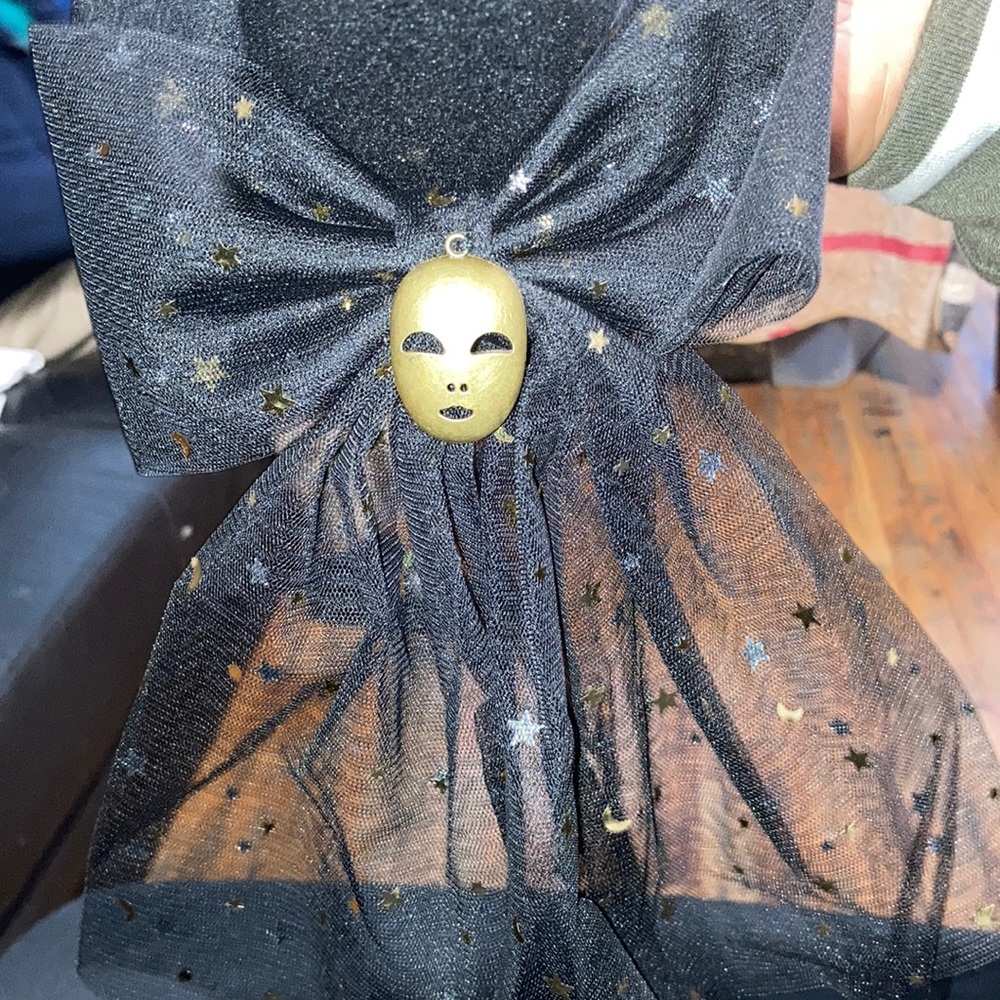 Moon and star veil clip